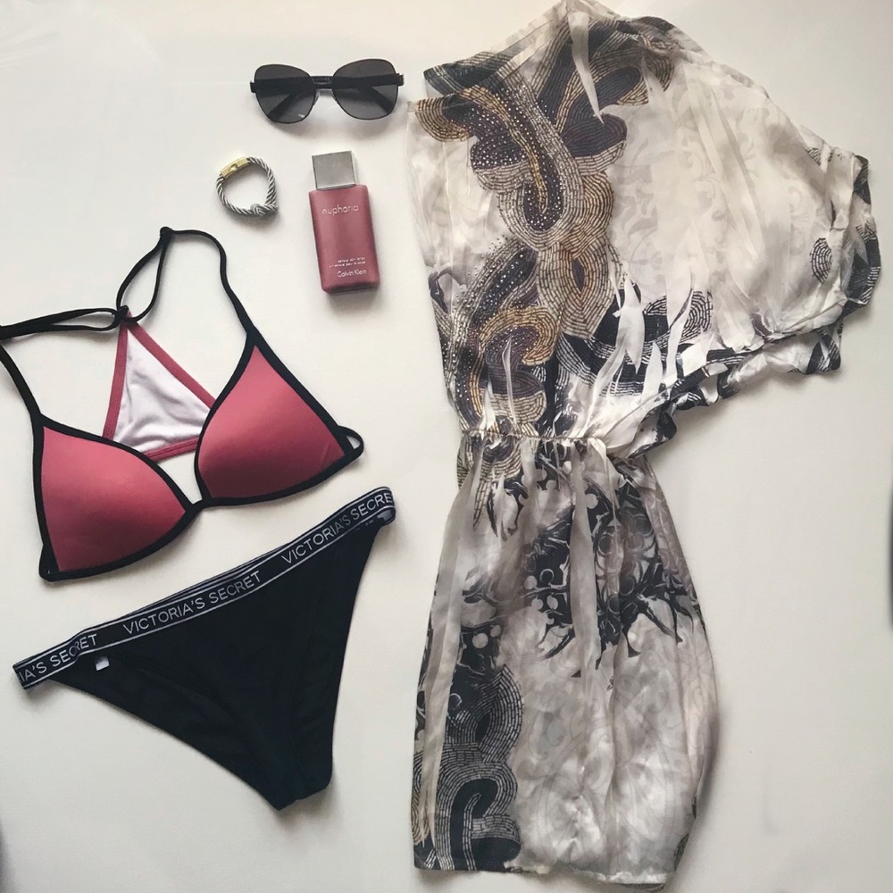 Patterned light weight shift dress.